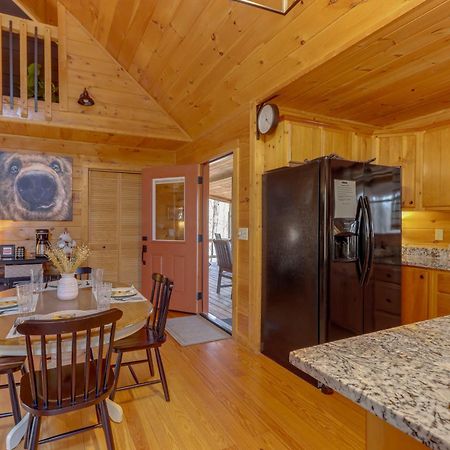 Blue Ridge Cabin Hot Tub, Fire Pit And Grill! Exterior photo