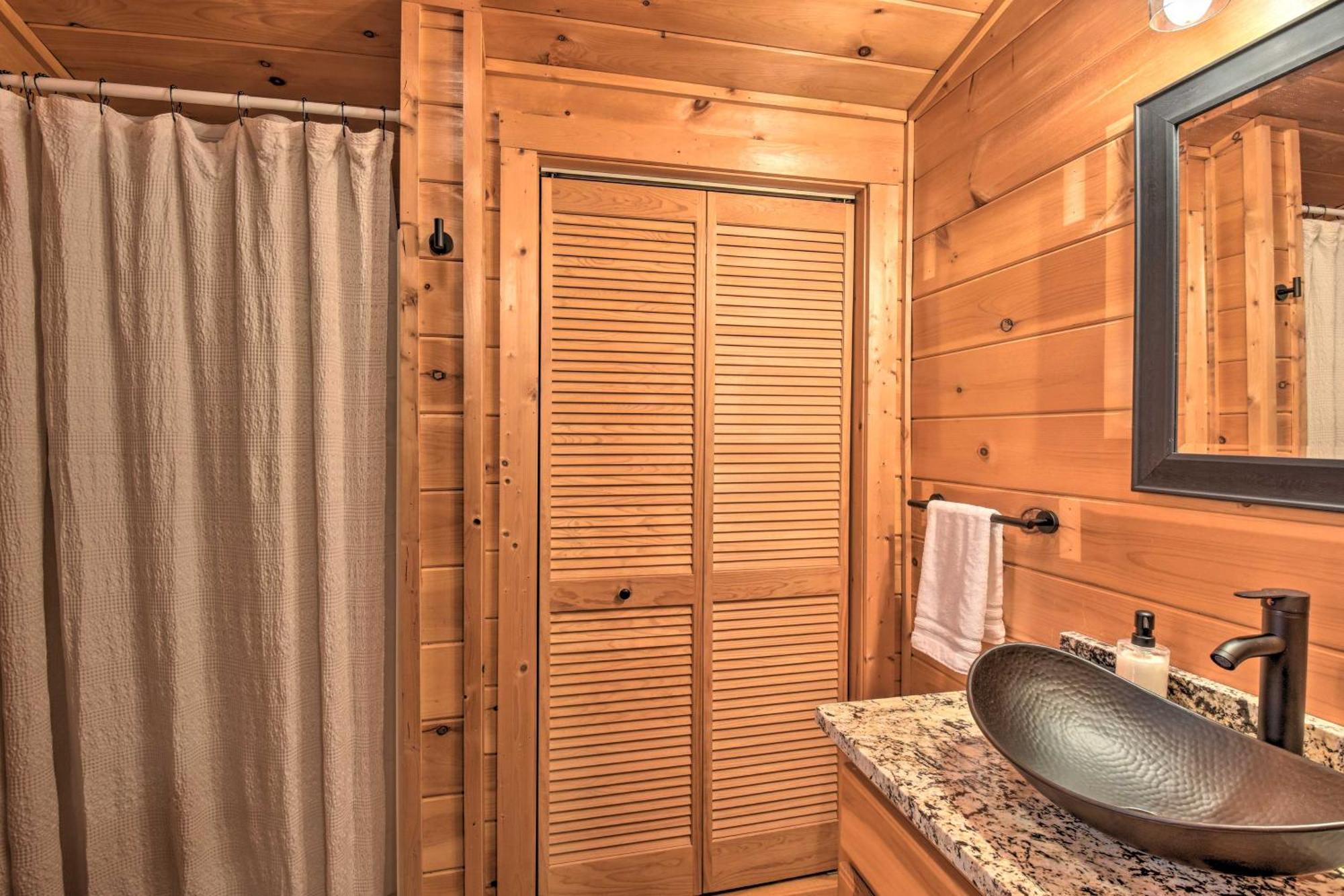 Blue Ridge Cabin Hot Tub, Fire Pit And Grill! Exterior photo