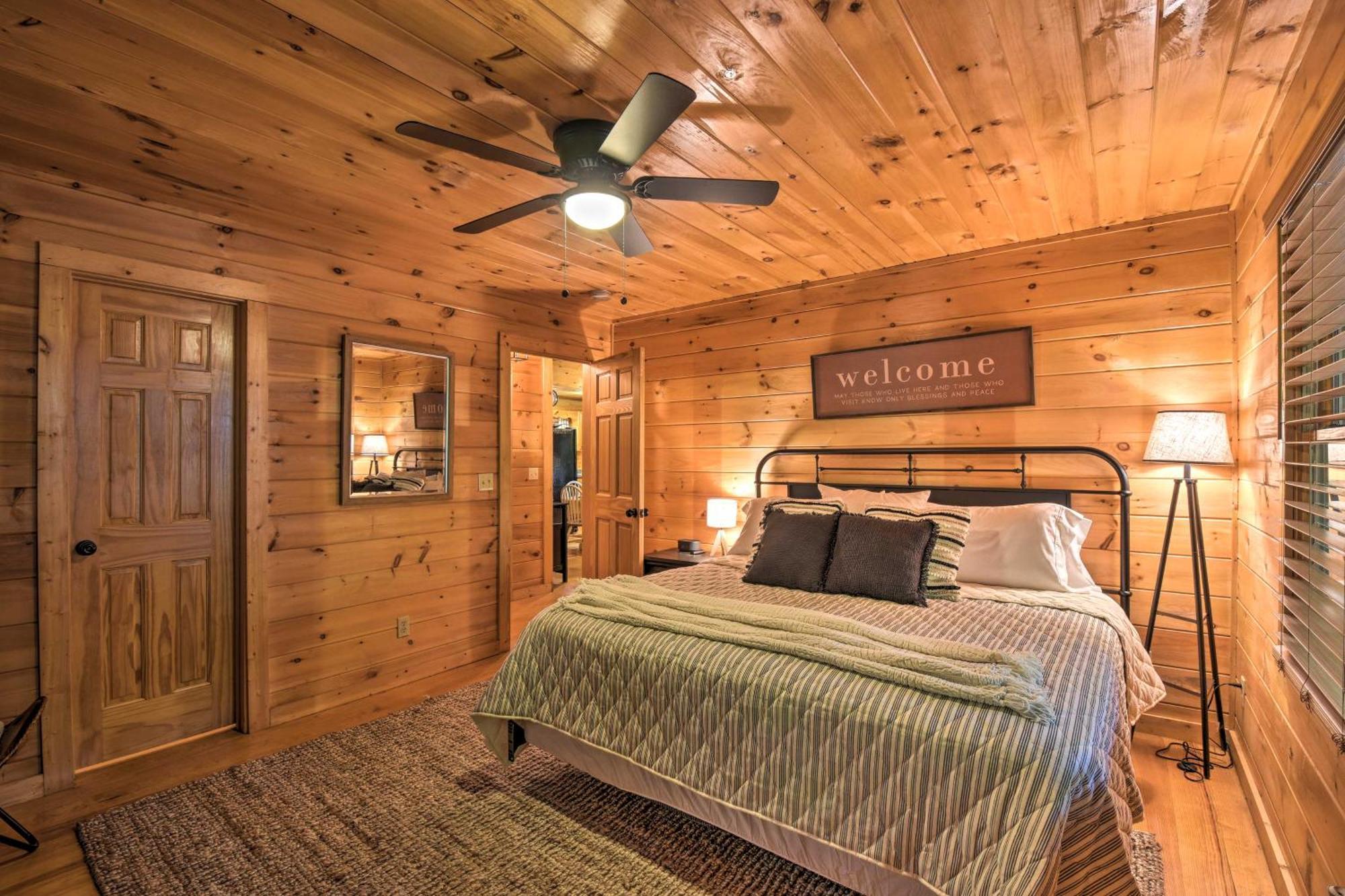 Blue Ridge Cabin Hot Tub, Fire Pit And Grill! Exterior photo